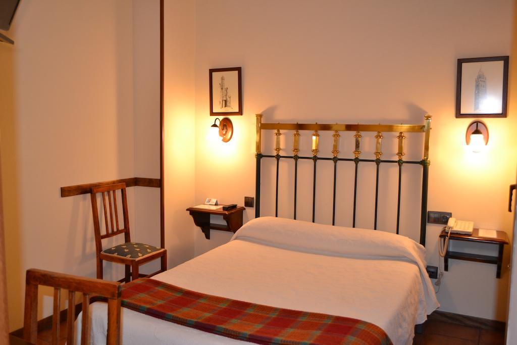 Hostal Santa Agueda Tarazona Chambre photo