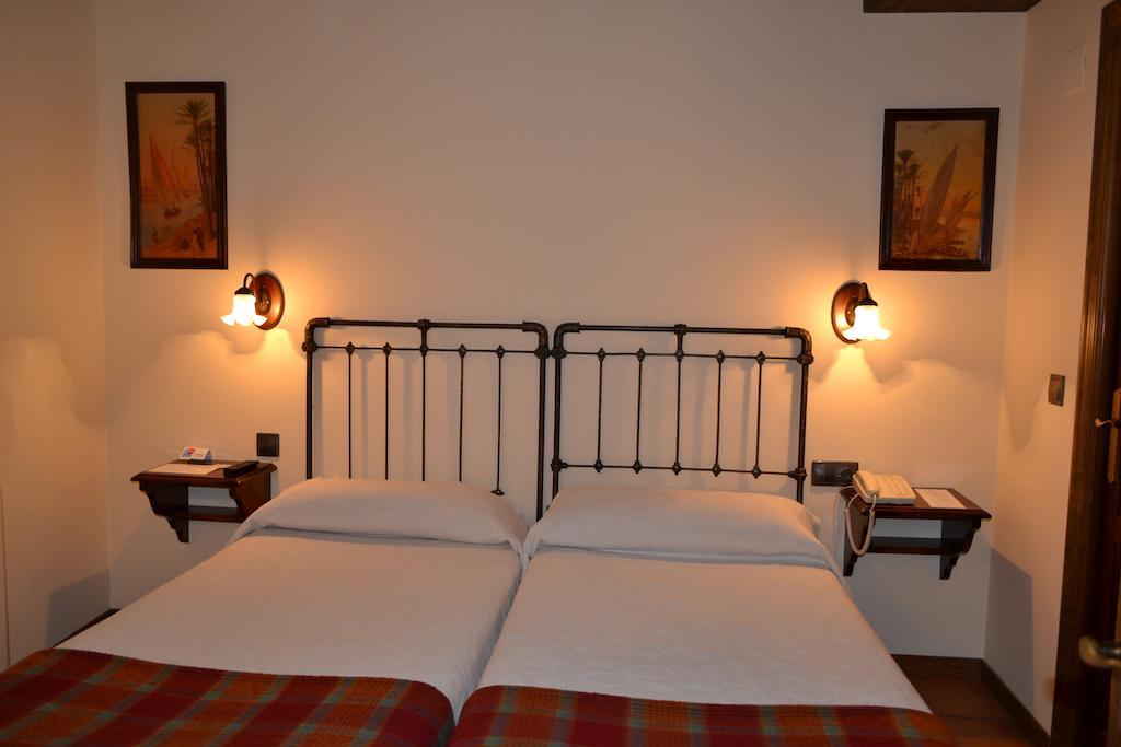 Hostal Santa Agueda Tarazona Chambre photo